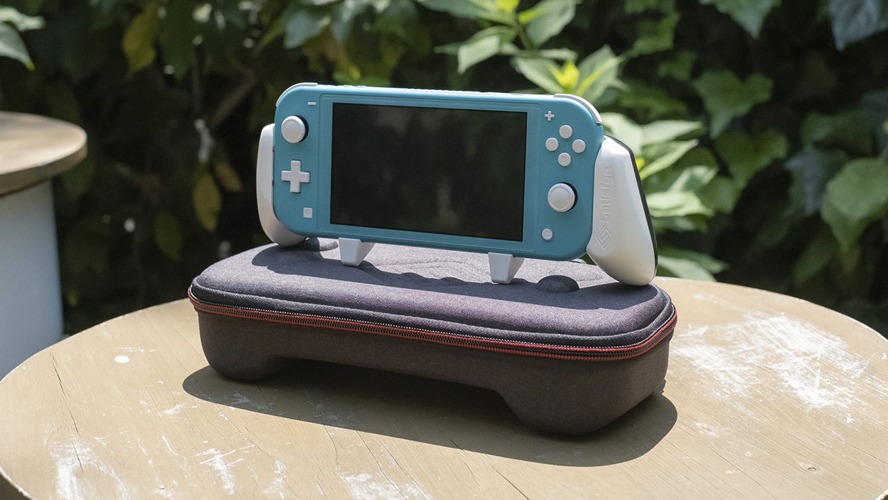 左右非対称形状で持ちやすさを重視したSwitch/Switch Lite用グリップ