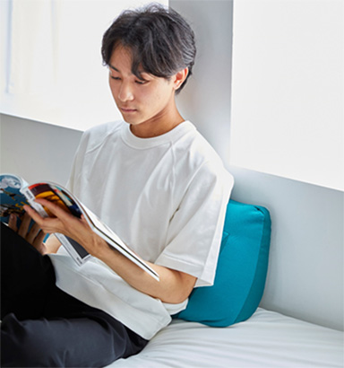 寝落ちページ 寝落ちも安心？ うつ伏せ派ゲーマー向けピロークッションの小型