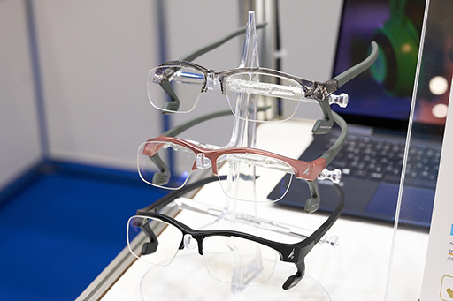 画像ギャラリー No.003のサムネイル画像 / 国際メガネ展「IOFT 2021」で,鼻当てのないゲーマー向けメガネとセンサー内蔵スマートグラスがゲーマーにお勧め