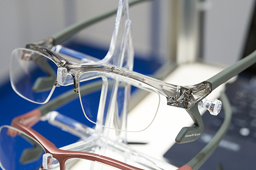 画像ギャラリー No.004のサムネイル画像 / 国際メガネ展「IOFT 2021」で,鼻当てのないゲーマー向けメガネとセンサー内蔵スマートグラスがゲーマーにお勧め