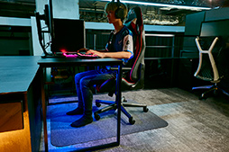 画像ギャラリー No.002のサムネイル画像 / 床を保護するゲーマー向けチェアマットが当たるTwitterキャンペーン