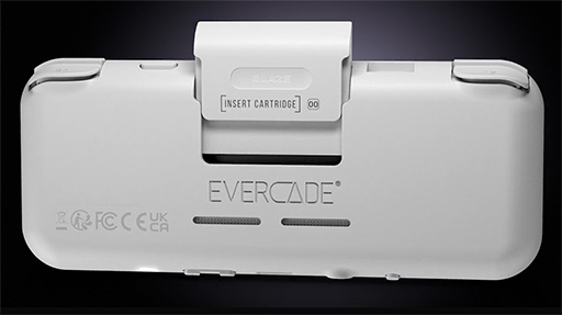 画像ギャラリー No.003のサムネイル画像 / 縦持ちでもプレイできる携帯ゲーム機「Evercade EXP」が2022年冬に発売