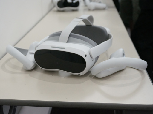 画像ギャラリー No.001のサムネイル画像 / PCでも単体でも使える軽量VR HMD「Pico 4」の予約受付がスタート。パンケーキ型レンズ採用による小型化で装着しやすい
