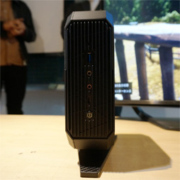 画像ギャラリー No.004のサムネイル画像 / ゲーマー向けデスクトップPCにも小型化の波が来るか。Ryzen 9 6900HX搭載モデルなどMINISFORUM製PCが集結