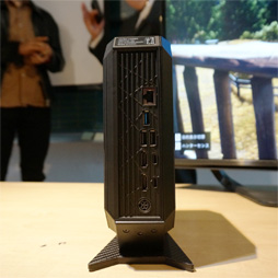 画像ギャラリー No.005のサムネイル画像 / ゲーマー向けデスクトップPCにも小型化の波が来るか。Ryzen 9 6900HX搭載モデルなどMINISFORUM製PCが集結