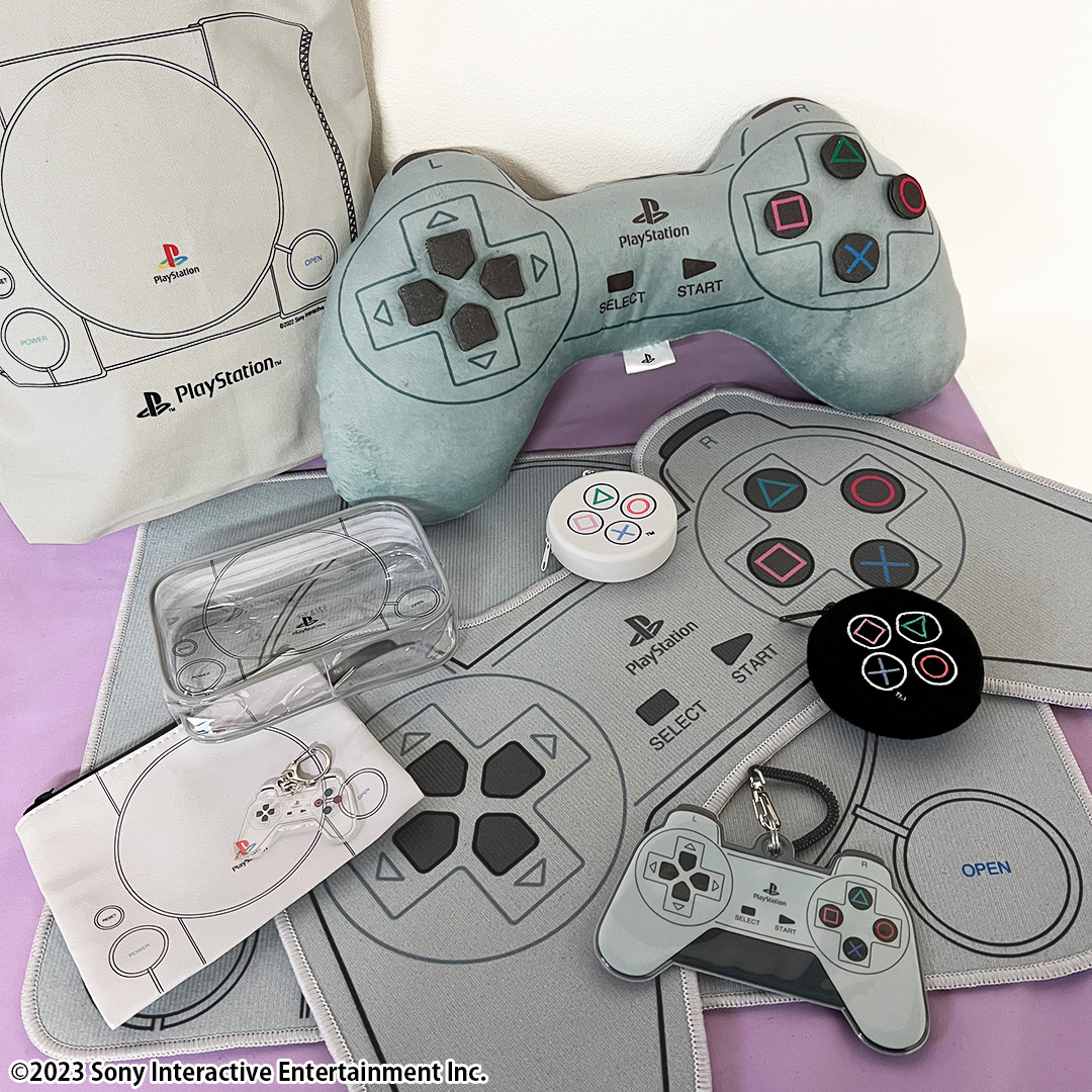 初代プレステのゲームパッドがクッションに。プレステをモチーフにした