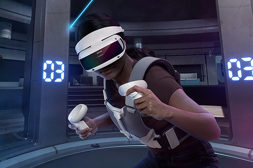 画像ギャラリー No.002のサムネイル画像 / ゴーグル部分をかけたまま,はね上げられるSteamVR互換VR HMD「DPVR E4」が4月14日に国内発売