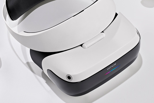 画像ギャラリー No.004のサムネイル画像 / ゴーグル部分をかけたまま,はね上げられるSteamVR互換VR HMD「DPVR E4」が4月14日に国内発売