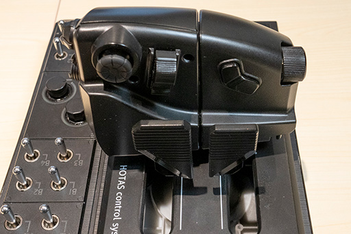 画像ギャラリー No.027のサムネイル画像 / ホリと「War Thunder」が本気で作った本格派フライトスティック「HOTAS Flight Control System」が12月に発売