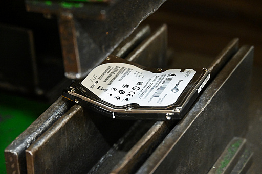 画像ギャラリー No.012のサムネイル画像 / 「PC 捨てたい 方法」。いろいろな捨て方を学んだ結果,かつての相棒の心臓がパソコンファームで“V字破壊”されたEND