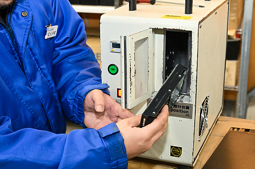 画像ギャラリー No.032のサムネイル画像 / 「PC 捨てたい 方法」。いろいろな捨て方を学んだ結果,かつての相棒の心臓がパソコンファームで“V字破壊”されたEND