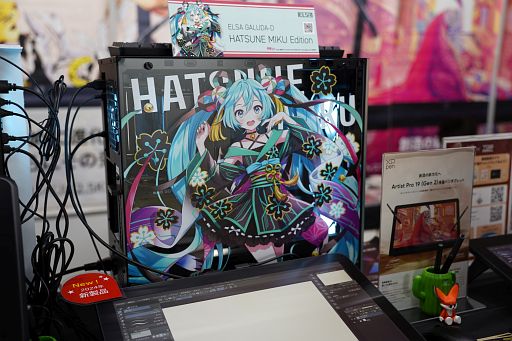 ���������꡼ No.016�Υ���ͥ������ / ��FINAL FANTASY XVI�פȡ�ζ��ǡ��8�ץ���ܥ�ǥ�Υ����ޡ�����PC�򡤥��륶 ����ѥ�֡����ǥ����å����Ƥ�����TGS2024��