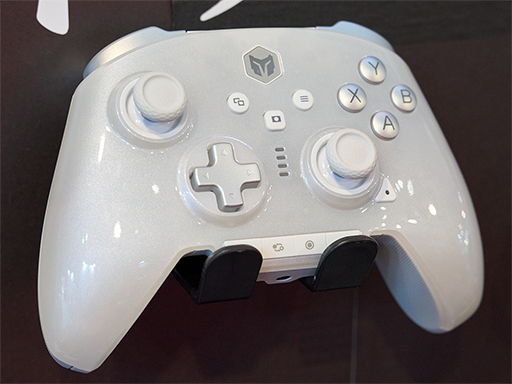 静電容量式スティックを採用したゲームパッド「Rainbow 3」を