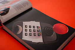 ���������꡼ No.004�Υ���ͥ������ / �ź������Υ���ȥ�����200��ʾ����夲���������Ҥ�11��17����ȯ�䡣FC��������ǿ���Joy-Con�ޤ�500��ʾ�μ̿��ǾҲ�