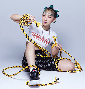 ���������꡼ No.005�Υ���ͥ������ / PS4�դ�����18�����ȥ��Ҳ𤹤뿷MV��PLAY IN DA HOUSE�פ����������å����ƥ����Ȥ�DJ FUMIYA��ILMARI�����ä�����顤Rei