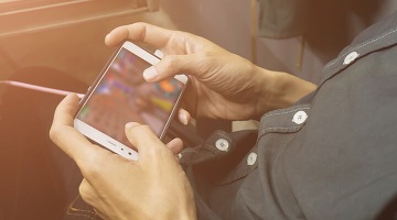 Microsoft�����ޥۥ�������δ�����Ȥ����˾������Ϥ򲼤��뵻�ѡ�RAVEN�פ�Ҳ�