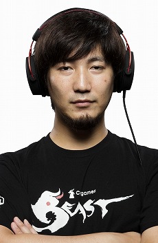 画像ギャラリー No.004のサムネイル画像 / NTTドコモ,TGS 2019会場でときど選手対ウメハラ選手の「SFV」による対戦をARで披露。5G対応スマホを使った対戦イベントも実施