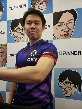 画像ギャラリー No.005のサムネイル画像 / NTTドコモ,TGS 2019会場でときど選手対ウメハラ選手の「SFV」による対戦をARで披露。5G対応スマホを使った対戦イベントも実施