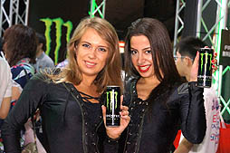 ꡼ No.001 | TGS 2013ϥ󥹥ʥեɥ󥯥ݥ󥵡ˤʤäͳϡ Ʊҥ֡ǹԤ줿Monster Energy presents Evil Geniuses MeetGreetפͤϤ