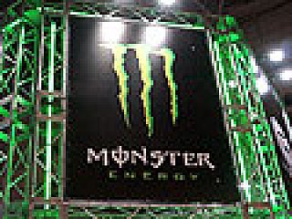 Tgs 13 モンスターエナジーがオフィシャルドリンクスポンサーになった理由は 同社ブースで行われた Monster Energy Presents Evil Geniuses Meet Greet の模様をお届け Tgs 13 モンスターエナジーがオフィシャルドリンクスポンサーになった理由は 同社ブースで行われた Monster Energy Presents Evil Geniuses Meet Greet の模様をお届け