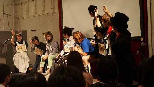 画像ギャラリー No.003のサムネイル画像 / 観客参加型「人狼」観戦イベント，「異種格闘技人狼」。各界の人狼フリーク達が集結したステージを，出演者の男色ディーノ選手が自らレポート