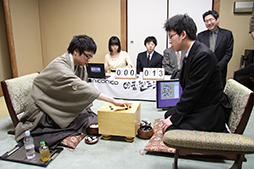 画像ギャラリー No.003のサムネイル画像 / 「第1回囲碁電王戦」，コンピュータ囲碁ソフトZenが小沢一郎氏との対局を制す