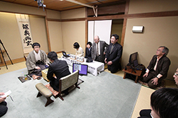 画像ギャラリー No.005のサムネイル画像 / 「第1回囲碁電王戦」，コンピュータ囲碁ソフトZenが小沢一郎氏との対局を制す