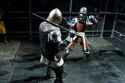 画像ギャラリー No.016のサムネイル画像 / 甲冑を装備して剣や斧でぶつかり合う,ゲームのような光景が現実の競技に。「ジャパン・アーマードバトル・リーグ」をレポート