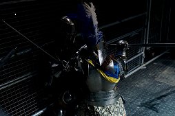 画像ギャラリー No.021のサムネイル画像 / 甲冑を装備して剣や斧でぶつかり合う,ゲームのような光景が現実の競技に。「ジャパン・アーマードバトル・リーグ」をレポート