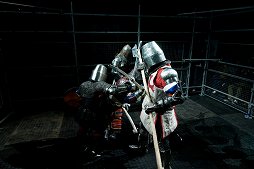 画像ギャラリー No.049のサムネイル画像 / 甲冑を装備して剣や斧でぶつかり合う,ゲームのような光景が現実の競技に。「ジャパン・アーマードバトル・リーグ」をレポート