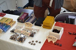 画像集#027のサムネイル/大人から子供まで楽しめるボードゲームの祭典,「ゲームマーケット2014大阪」会場レポートをお届けします