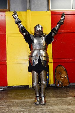 Dark Souls Ii の剣術指導をしたジェイ ノイズ氏に 騎士道剣術 を教えてもらった 中世文化を伝えるティンタジェルの門を叩く
