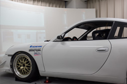 画像ギャラリー No.006のサムネイル画像 / 君は「東京バーチャルサーキット」を知っているか? ユークスが仕掛ける“サーキット”でフォーミュラカーとポルシェを駆ってきた