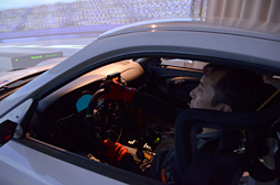 画像ギャラリー No.010のサムネイル画像 / 君は「東京バーチャルサーキット」を知っているか? ユークスが仕掛ける“サーキット”でフォーミュラカーとポルシェを駆ってきた