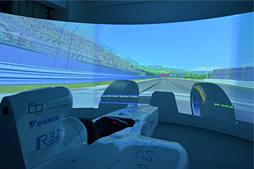 画像ギャラリー No.011のサムネイル画像 / 君は「東京バーチャルサーキット」を知っているか? ユークスが仕掛ける“サーキット”でフォーミュラカーとポルシェを駆ってきた