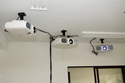 画像ギャラリー No.014のサムネイル画像 / 君は「東京バーチャルサーキット」を知っているか? ユークスが仕掛ける“サーキット”でフォーミュラカーとポルシェを駆ってきた