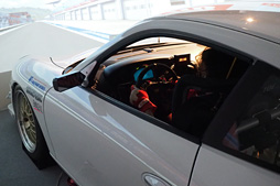 画像ギャラリー No.016のサムネイル画像 / 君は「東京バーチャルサーキット」を知っているか? ユークスが仕掛ける“サーキット”でフォーミュラカーとポルシェを駆ってきた