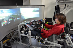 画像ギャラリー No.018のサムネイル画像 / 君は「東京バーチャルサーキット」を知っているか? ユークスが仕掛ける“サーキット”でフォーミュラカーとポルシェを駆ってきた