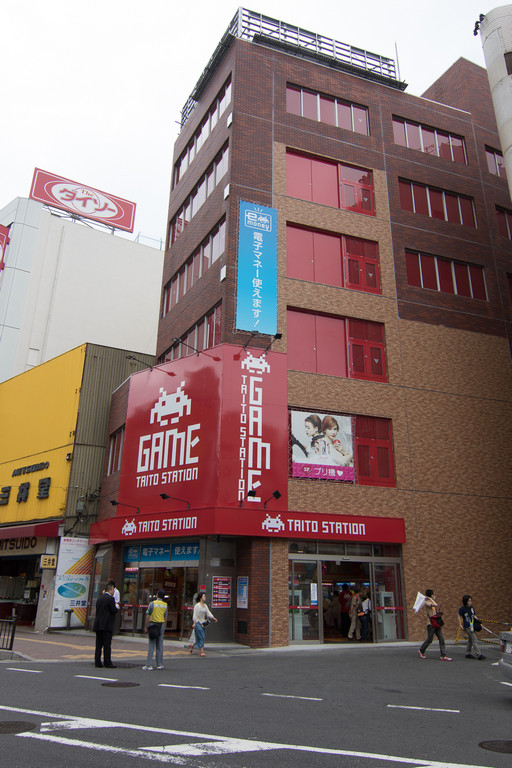 画像ギャラリー No.002のサムネイル画像 / ほぼ全筺体が電子マネー3種類に対応。ZUNTATAも応援に駆けつけた「タイトーステーション船橋店」のグランドオープン初日をレポート