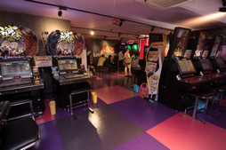 画像ギャラリー No.007のサムネイル画像 / ほぼ全筺体が電子マネー3種類に対応。ZUNTATAも応援に駆けつけた「タイトーステーション船橋店」のグランドオープン初日をレポート