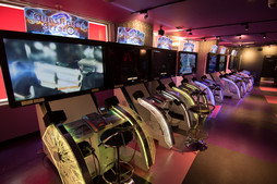 画像ギャラリー No.009のサムネイル画像 / ほぼ全筺体が電子マネー3種類に対応。ZUNTATAも応援に駆けつけた「タイトーステーション船橋店」のグランドオープン初日をレポート