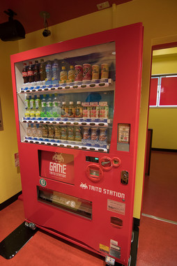 画像ギャラリー No.019のサムネイル画像 / ほぼ全筺体が電子マネー3種類に対応。ZUNTATAも応援に駆けつけた「タイトーステーション船橋店」のグランドオープン初日をレポート