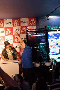 画像ギャラリー No.033のサムネイル画像 / ほぼ全筺体が電子マネー3種類に対応。ZUNTATAも応援に駆けつけた「タイトーステーション船橋店」のグランドオープン初日をレポート