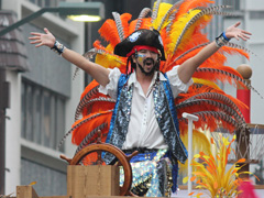 キャプテンモリシタが浅草の海を行く。ガンホーアミーゴスが舞い踊った浅草サンバカーニバルをレポート