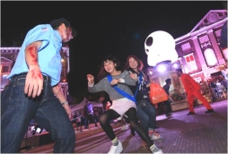 画像ギャラリー No.001のサムネイル画像 / 「ゾンビかくれんぼ」がハウステンボスで10月31日まで開催中