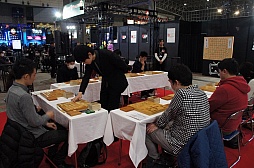 画像ギャラリー No.023のサムネイル画像 / 闘会議2016のアナログゲームエリアレポート。多面指しで加藤一二三九段と対局など,1人でも存分に楽しめる企画が多数