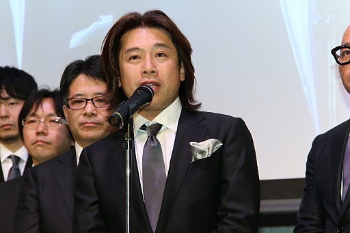 ���������꡼ No.002�Υ���ͥ������ / �ץ���ʥ����ॺ��Ω10��ǯ��ǰ�ѡ��ƥ������š�������ɽ�Ȥ��������ȥåץ��饹�Υǥ٥��åѤ��ܻؤ������������줿�������ͤ��ݡ���