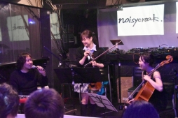 ノイジークロークがDJプレイやバンド演奏を披露。ゲーム音楽イベント「エリアピコピコ88 春のノイジー祭り」をレポート