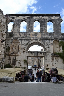 画像ギャラリー No.006のサムネイル画像 / Reboot Develop 2016が開催されているクロアチア・スプリトの街と博物館のツアー。スプリトって，こんな街だった