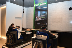 画像ギャラリー No.017のサムネイル画像 / バンダイナムコはなぜ「VR ZONE Project i Can」を立ち上げたのか。プロジェクト仕掛け人のコヤ所長とタミヤ室長にいろいろ聞いてみた